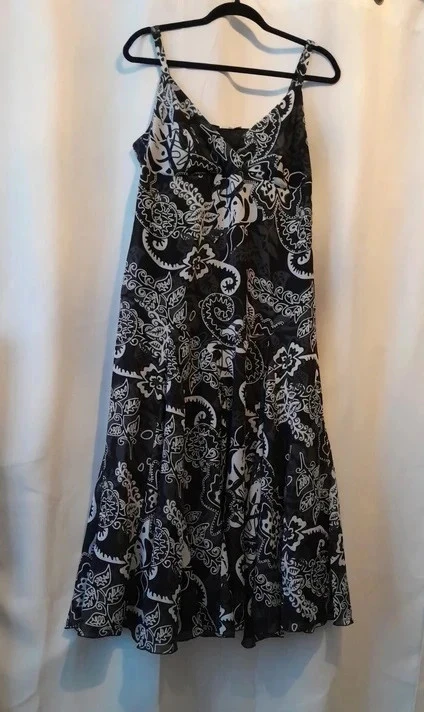 Superbe Robe à bretelles fines,Marque Fashion, Taille 46